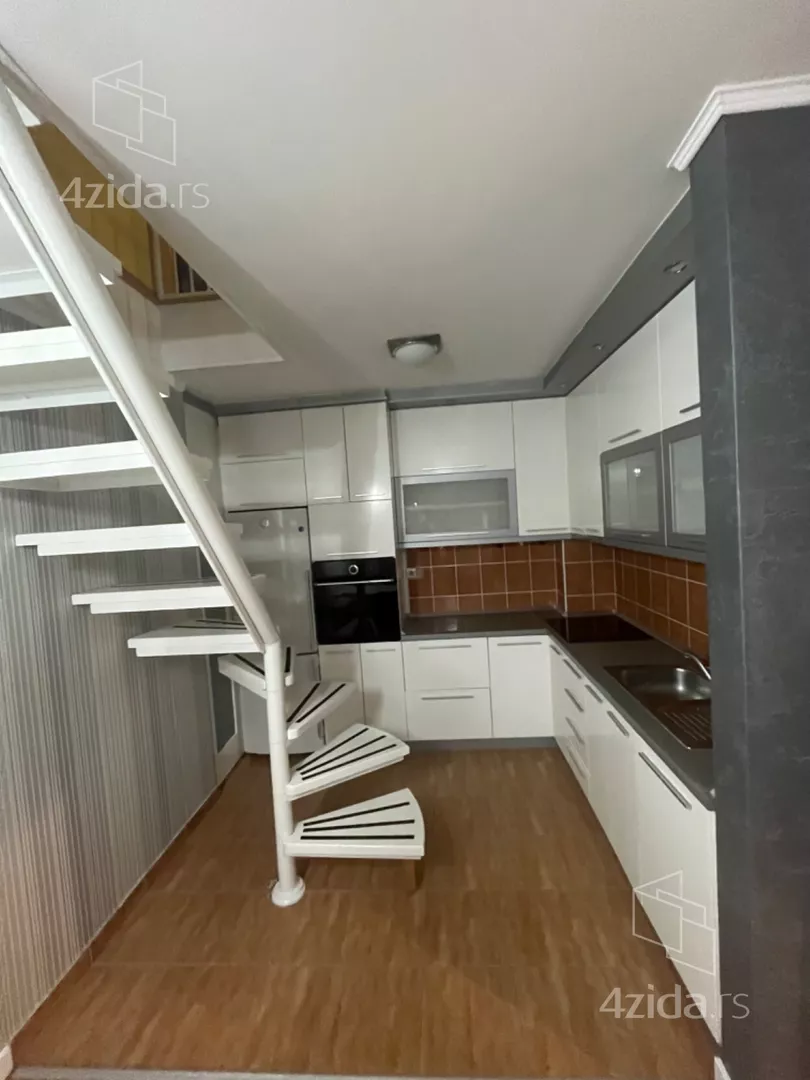 Dvoiposoban stan na prodaju, Centar,72m²,Sremska Mitrovica